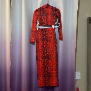 NWOT Sz SML Red SnakePrint Skirt/LongSleeved Shirt